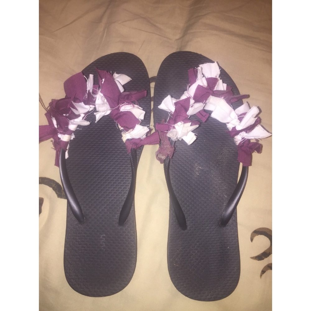Maroon & White flip flops